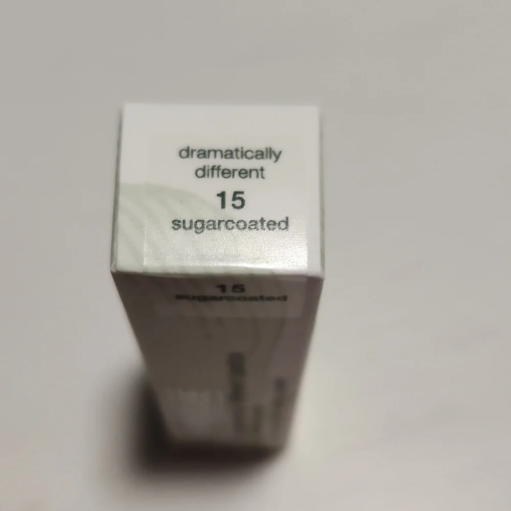 CLINIQUE Sugarcoated Dramatically Different Lipstick